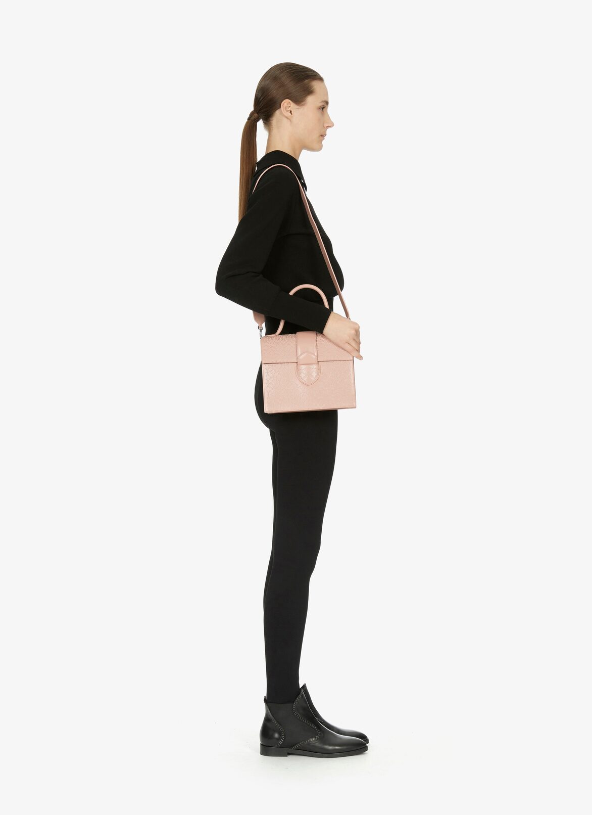 Leonie 23 Handbag ALAÏA SANDY LEONIE 23 HANDBAG